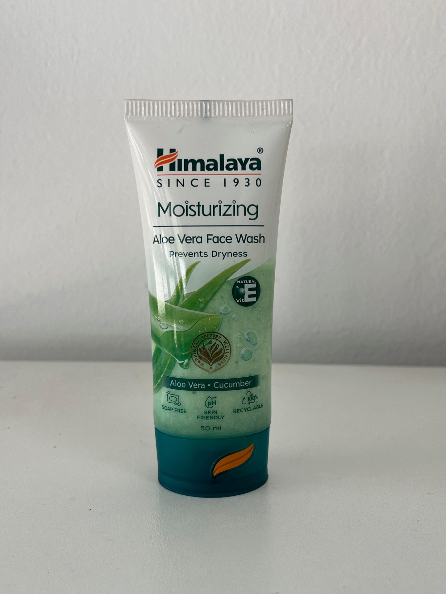 Himalaya Moisturizing Aloe vera face wash