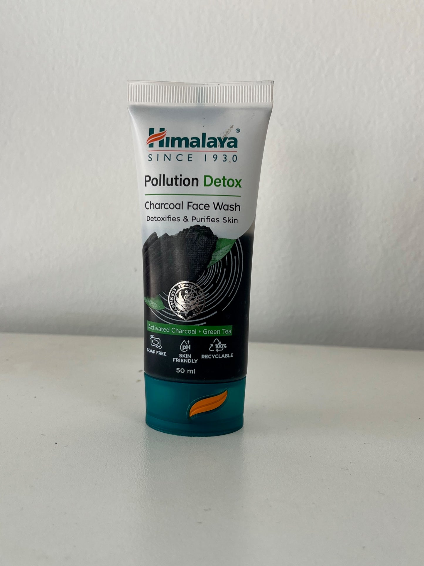 Himalaya Pollution Detox Charcoal face wash