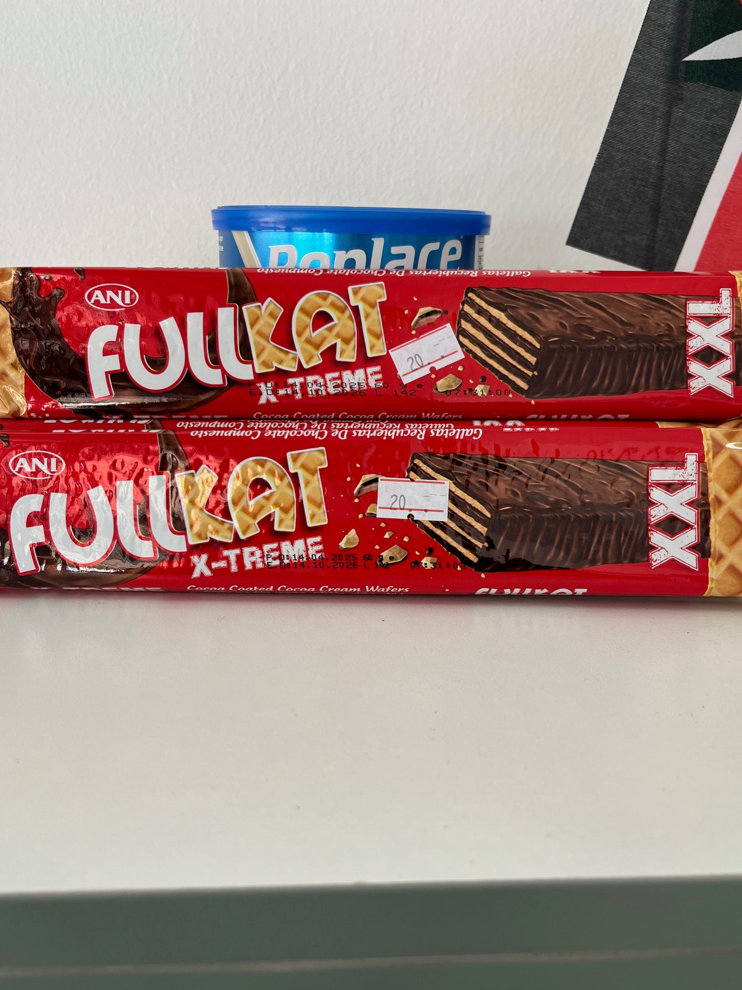 FullKat XXL chocolate wafer.