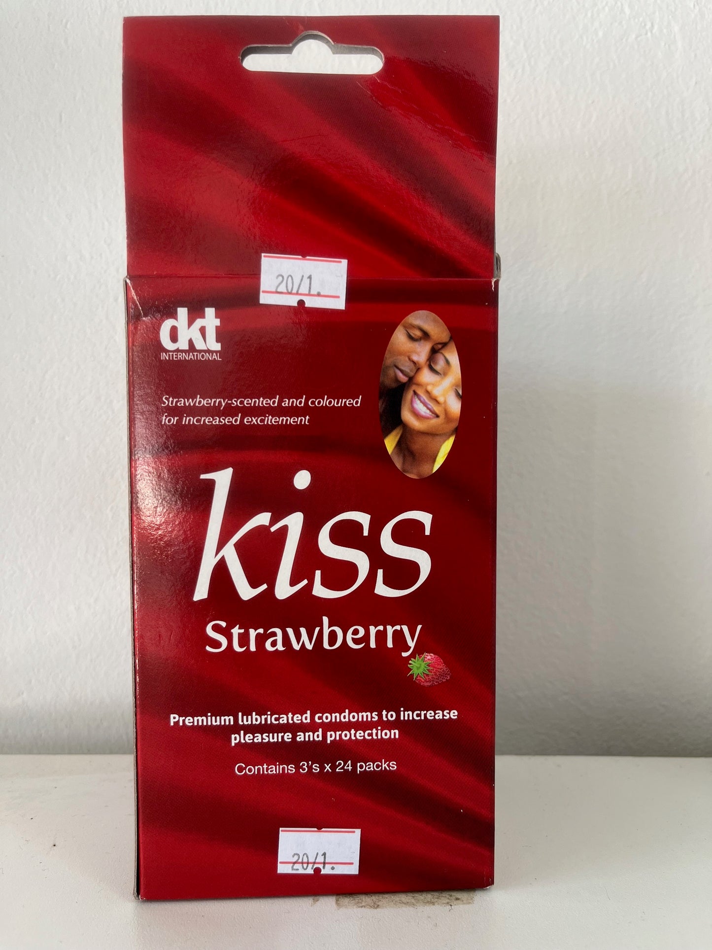 Kiss Strawberry condoms 3's